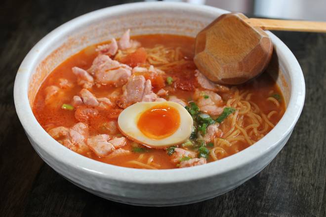 Ramen in Savory Tomato Soup with Chicken 鮮茄嫩雞拉麵